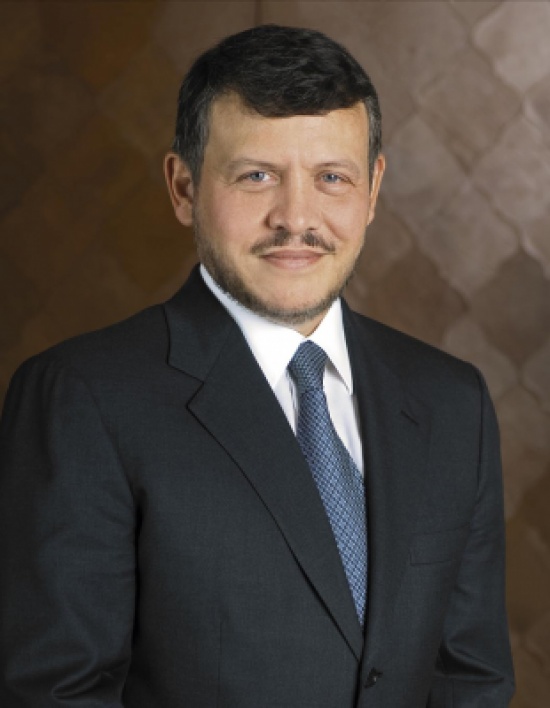 الملك ينعم على مؤسسات وطنية وكوكبة من رواد العطاء باوسمة ملكية